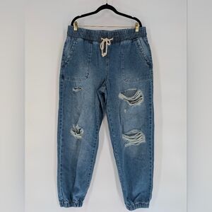 Celebrity Pink Relaxed Blue Jeans with‎ Distressed Style